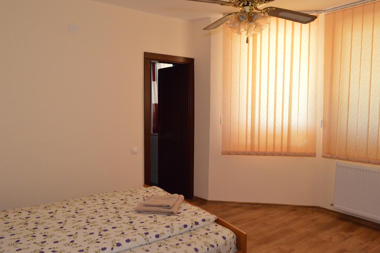 Casa Flora Hotel Sînmartin Kültér fotó