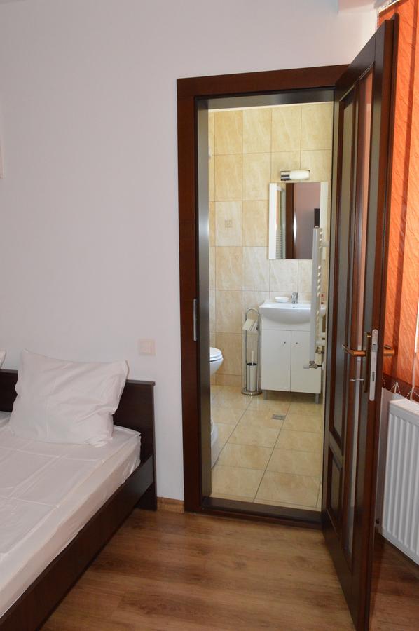 Casa Flora Hotel Sînmartin Kültér fotó