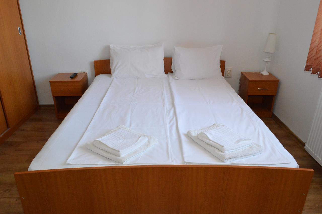 Casa Flora Hotel Sînmartin Kültér fotó