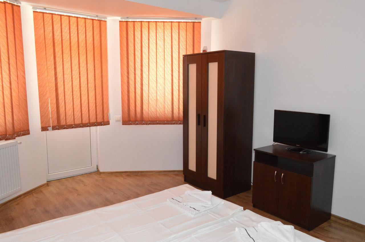 Casa Flora Hotel Sînmartin Kültér fotó