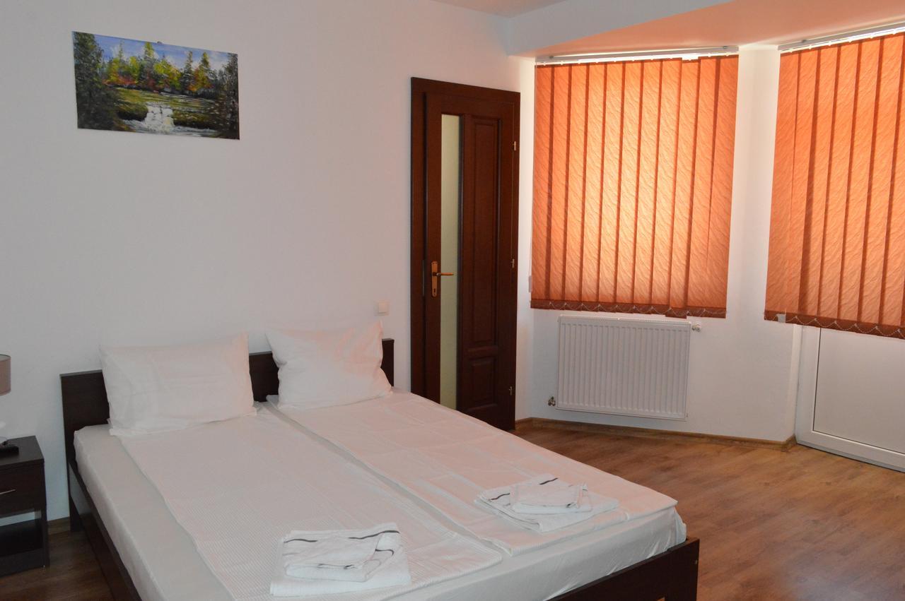 Casa Flora Hotel Sînmartin Kültér fotó