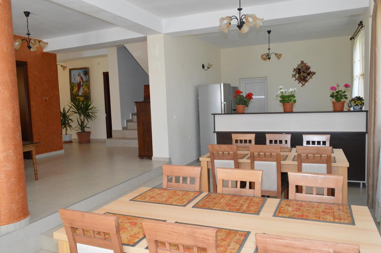 Casa Flora Hotel Sînmartin Kültér fotó